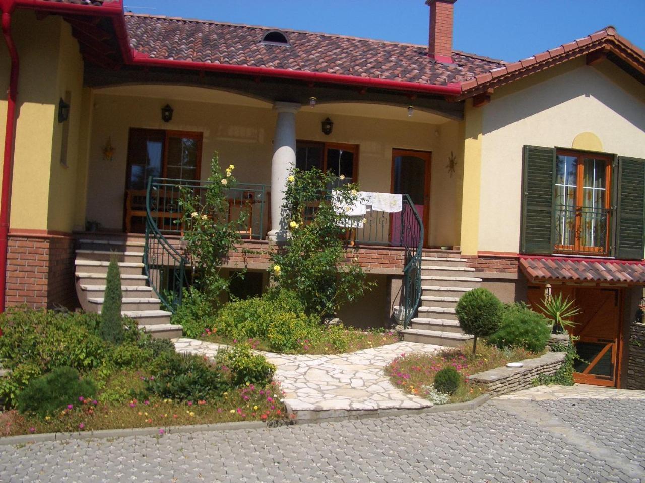 Bundi Vendeghaz Hotell Kehidakustány Exteriör bild