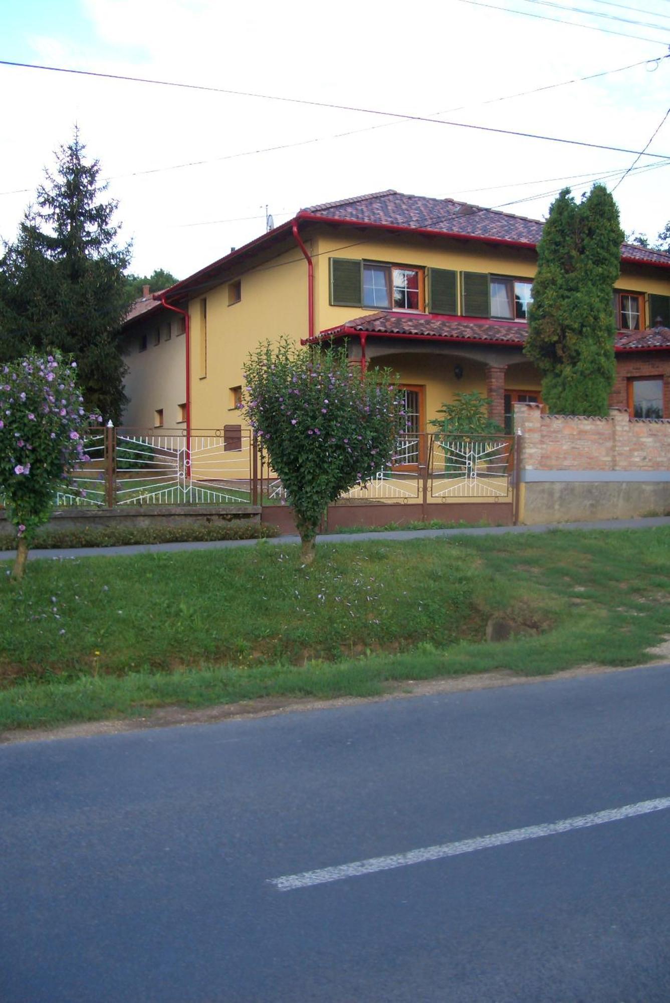 Bundi Vendeghaz Hotell Kehidakustány Exteriör bild