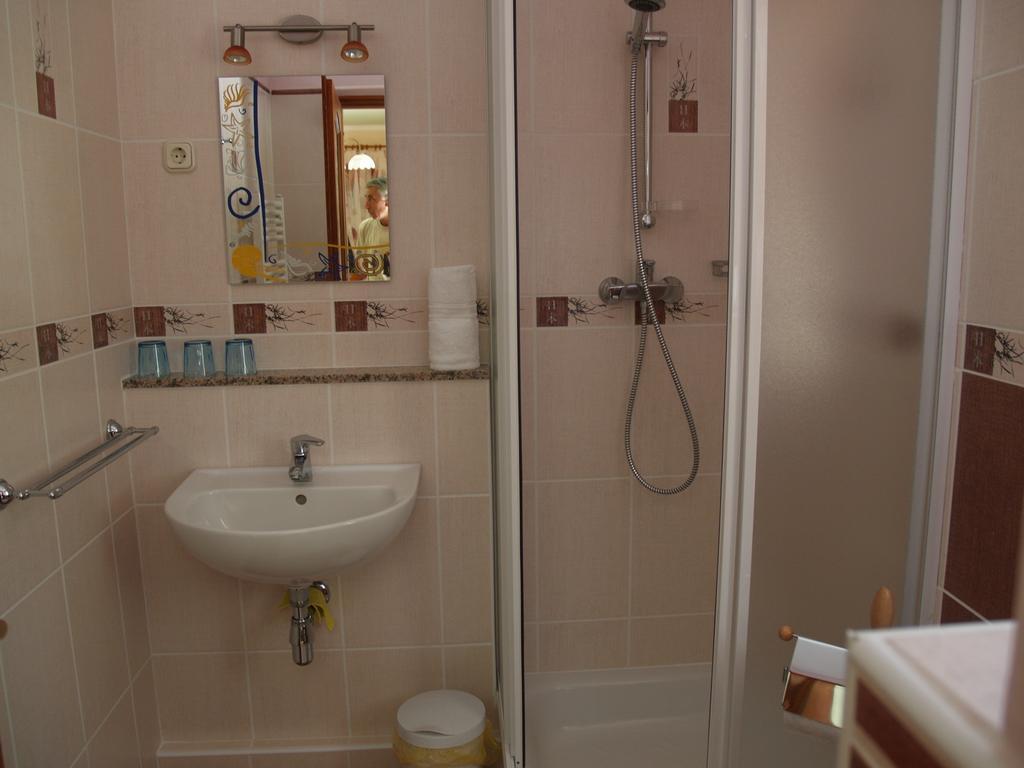 Bundi Vendeghaz Hotell Kehidakustány Exteriör bild